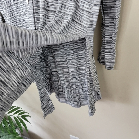 Fifteen Twenty | Gray Space Dye Striped Button V-neck Cardigan Size Small - Picture 5 of 6